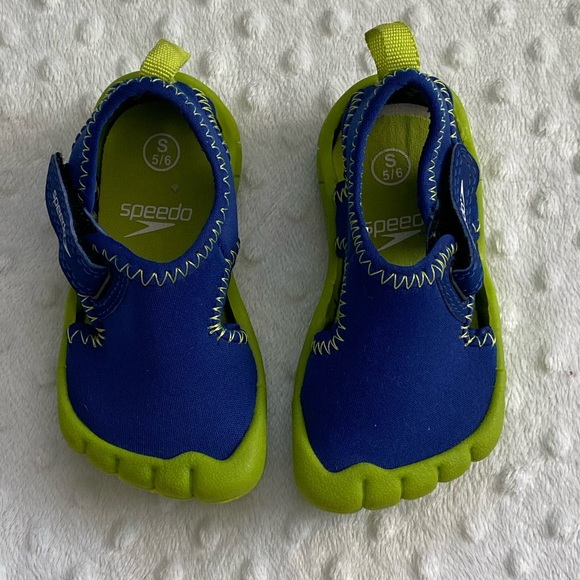 Speedo Toddler Water Shoes (size 5/6) - Picture 2 of 3